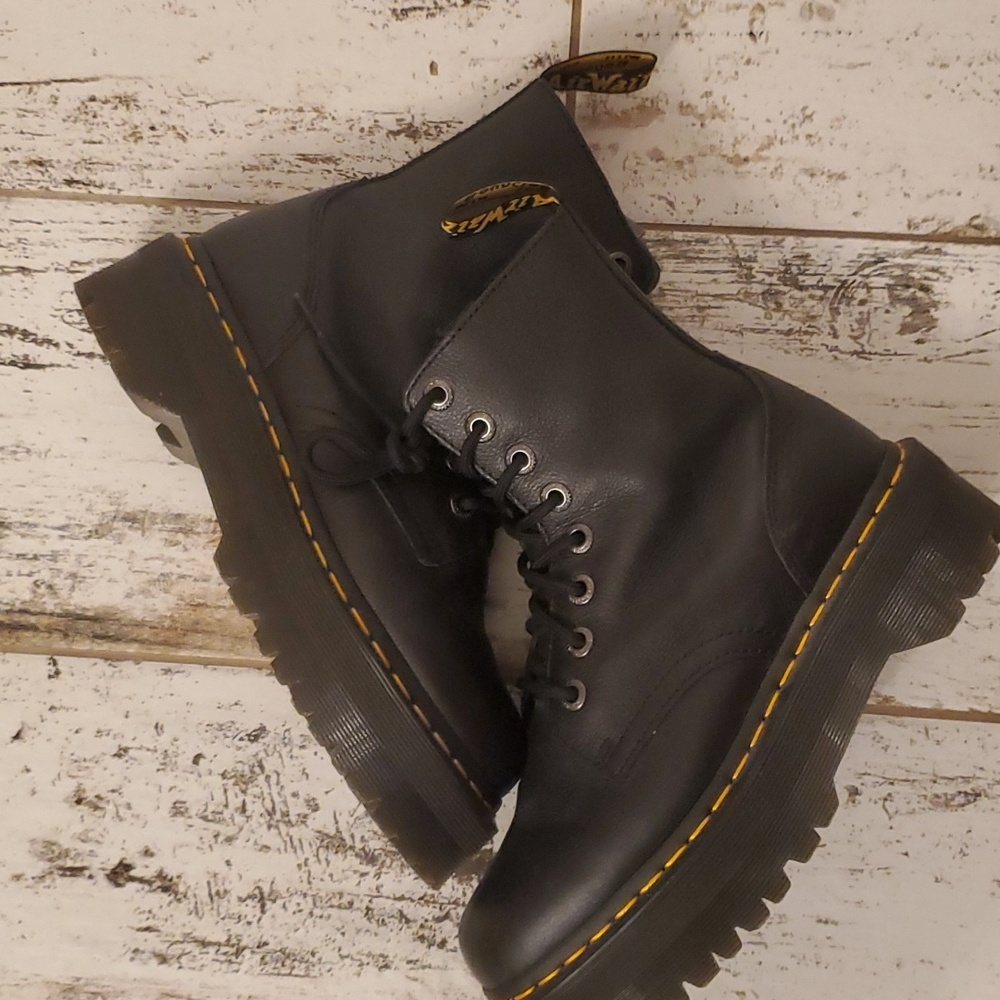 Dr. Martens Jaden III platforms Pisa leather